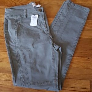Chico's The Brooke Pant size 30.5. Army green